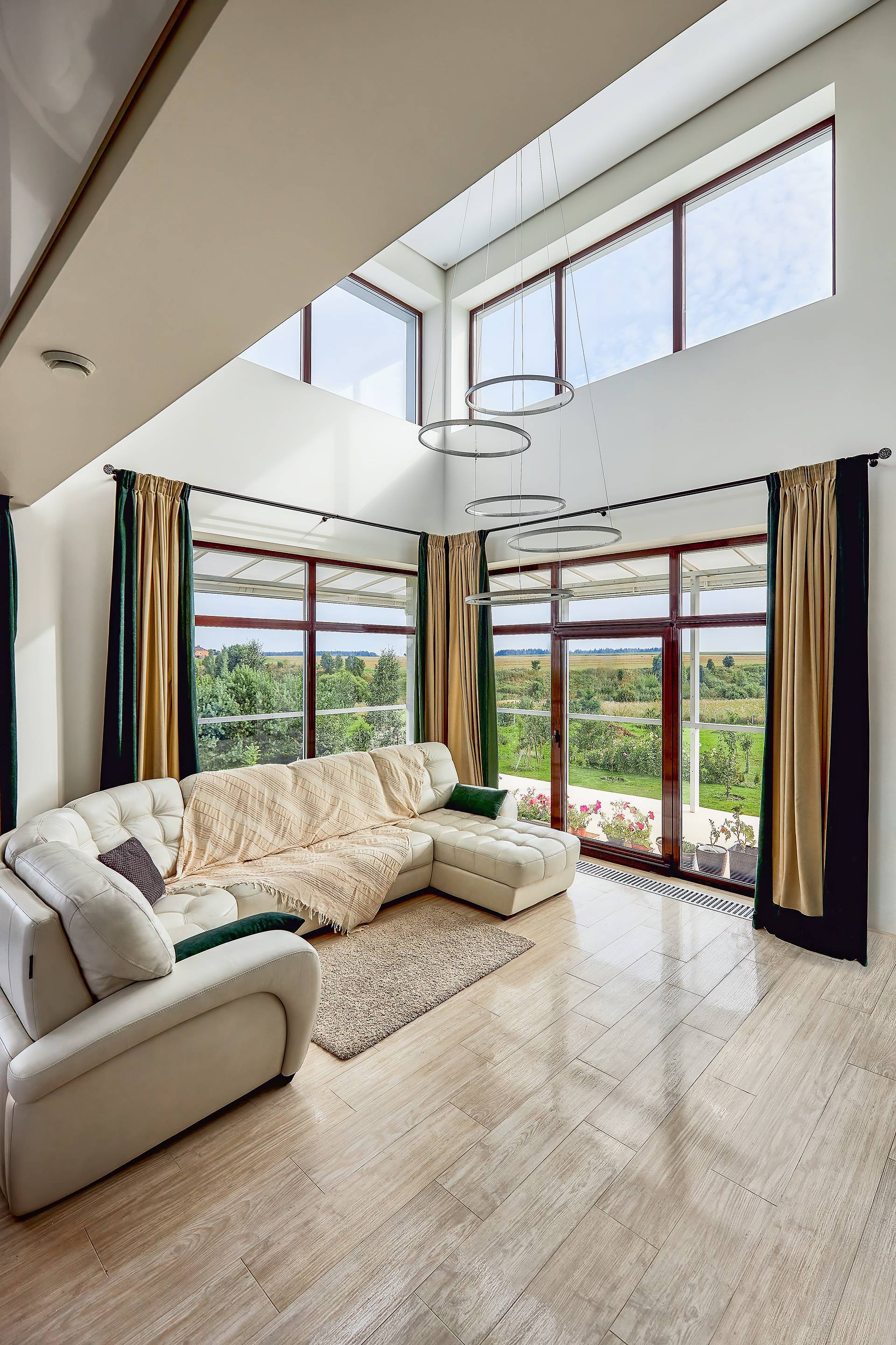 Купить въездные ворота в Сургуте | Изготовление и установка въездных ворот