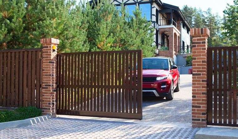 Купить въездные ворота в Сургуте | Изготовление и установка въездных ворот